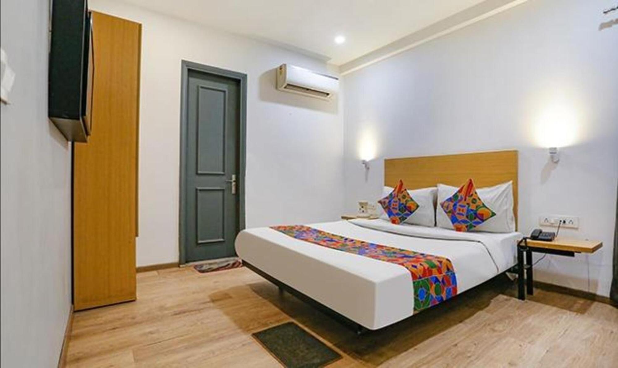 โอโย ทาวน์เฮาส์ 057 คุชรันวาลา ทาวน์ Hotel นิวเดลี ภายนอก รูปภาพ