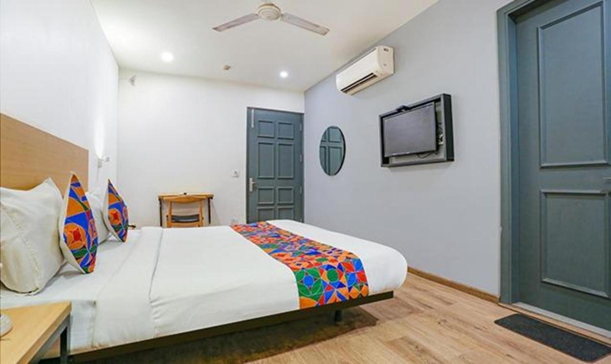 โอโย ทาวน์เฮาส์ 057 คุชรันวาลา ทาวน์ Hotel นิวเดลี ภายนอก รูปภาพ